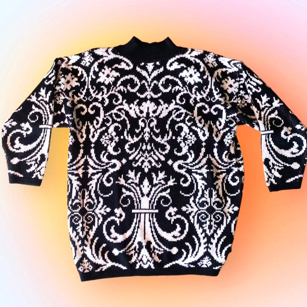 Vintage Stefano International black and white padded shoulder graphic sweater